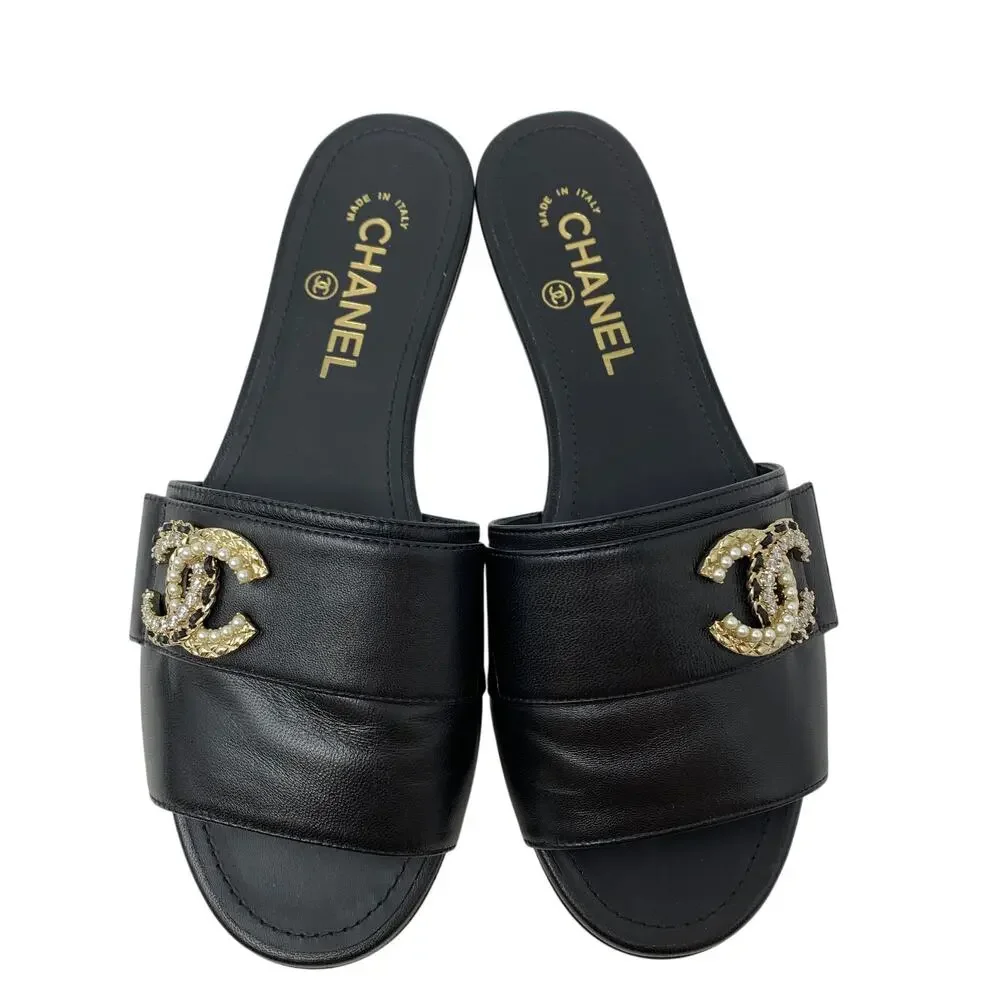 Chanel CC Pearl Logo Leather Mule Sandals Black Size 38 US 7.5 New With Box - Picture 1 of 11